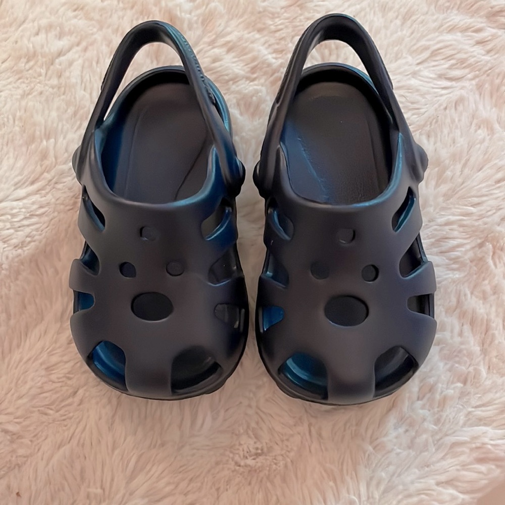 NWOB Navy Baby Crocs 4